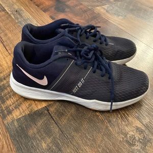 Nike City Trainer 2 running shoes size 6